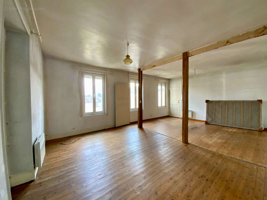 Appartement à SAINT-GENIS-DE-SAINTONGE
