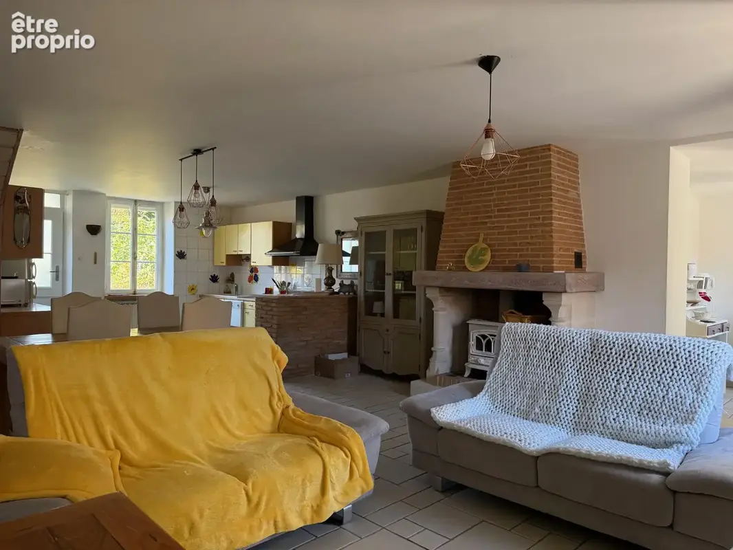 Auv 1234 : Maison rénovée avec jardin et garage à Marcillat, 641m2 - photo 2