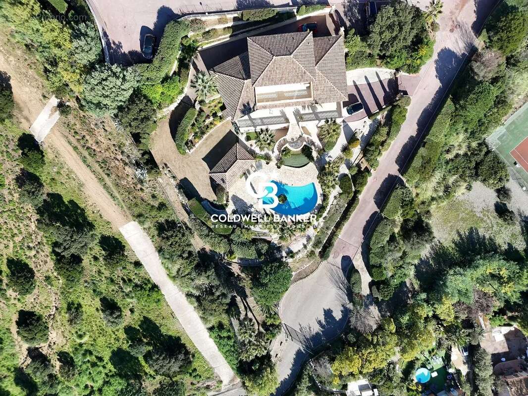 Maison à LES ISSAMBRES