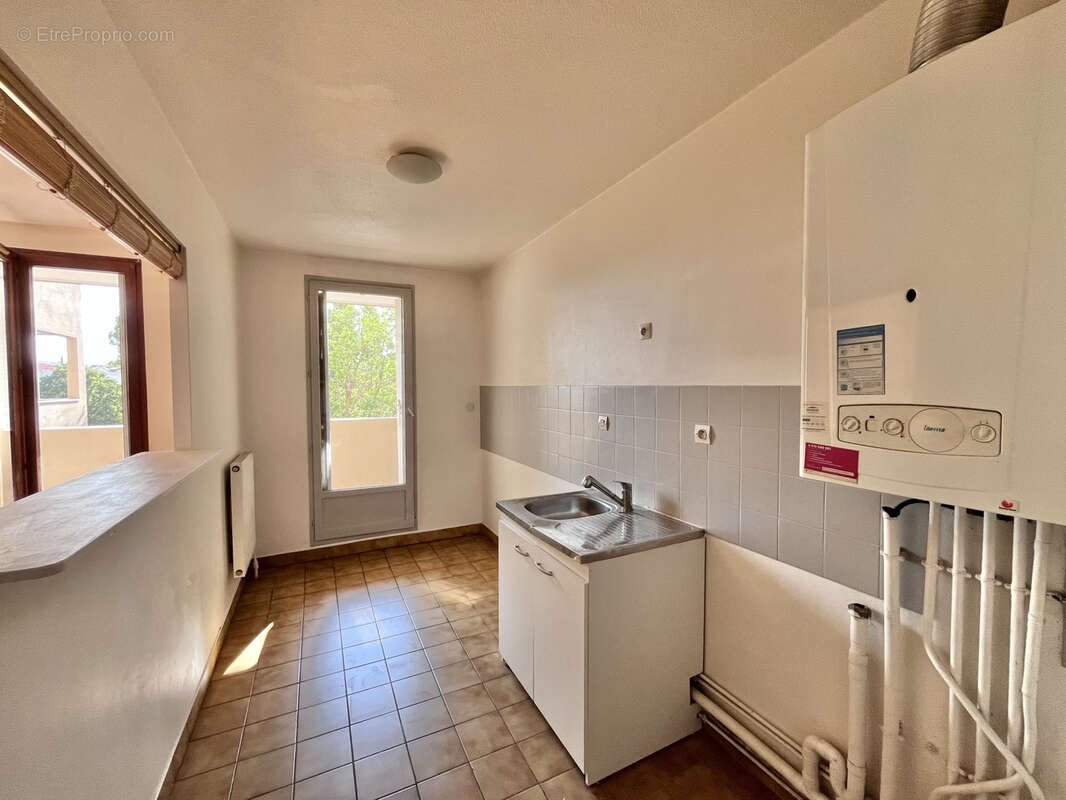 Aix en Provence, Appartement T3 de 60m2 dans résidence sécurisée avec ascenseur. Parking et cave. - photo 4