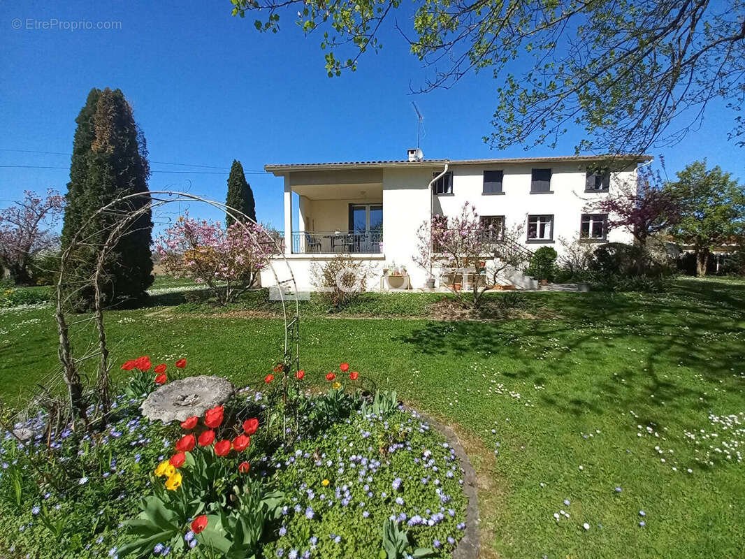 Maison à SAINT-NICOLAS-DE-LA-GRAVE