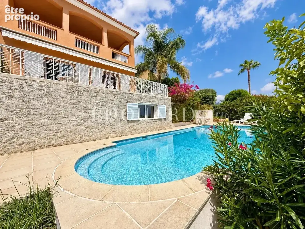 Dans un domaine privé et sécurisé, à vendre villa de prestige avec vue panoramique sur la Principauté de Monaco - photo 5