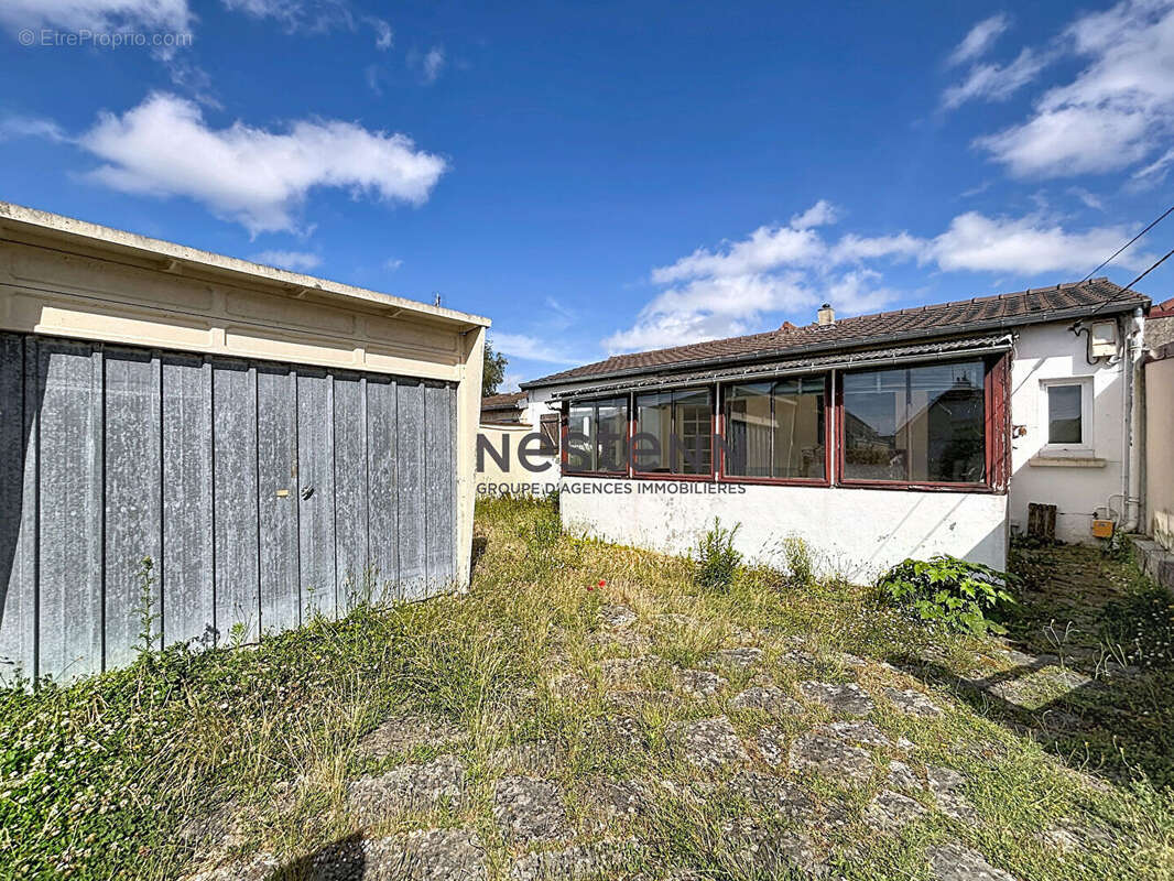 A VENDRE - Maison de plain-pied à rénover à Ouistreham, au calme d'une impasse - photo 10