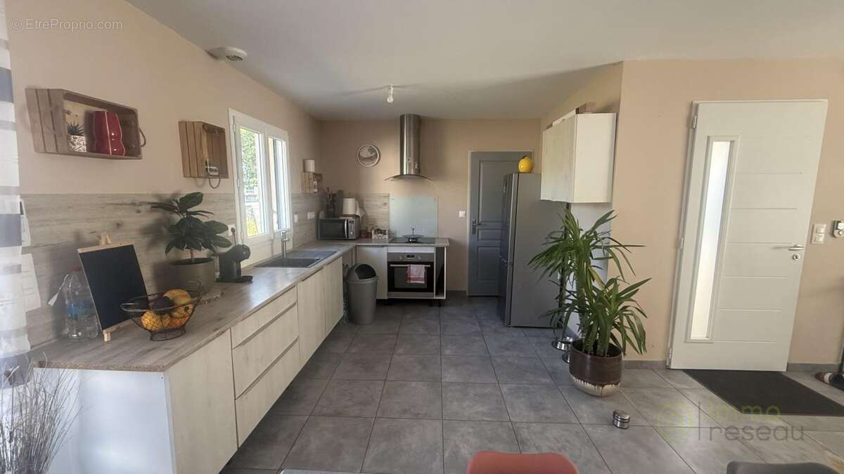 Maison 93 m² à Chasseneuil-Sur-Bonnieure  - photo 4