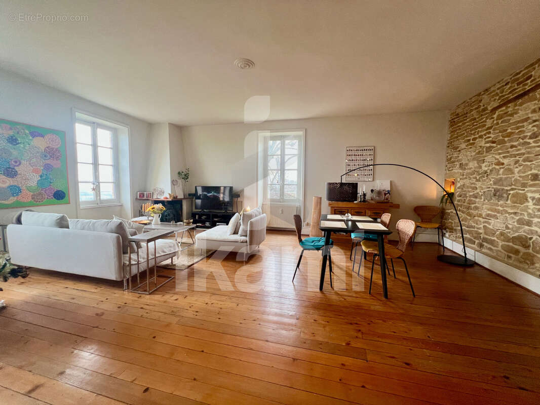 Coup de coeur à Gleizé : appartement T4 lumineux aux pierres dorées et âme Beaujolaise ! - photo 2