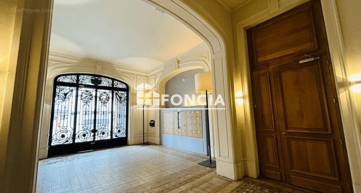 Exclusivité – Superbe Duplex F3 de 70m² avec Terrasse de 40m² – Monument Historique BBC - photo 3