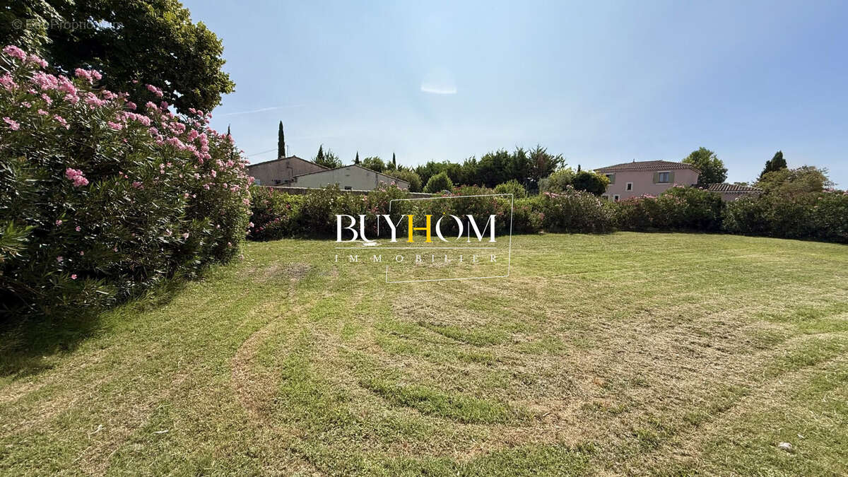Terrain 654 m² à L'isle-Sur-La-Sorgue  - photo 2