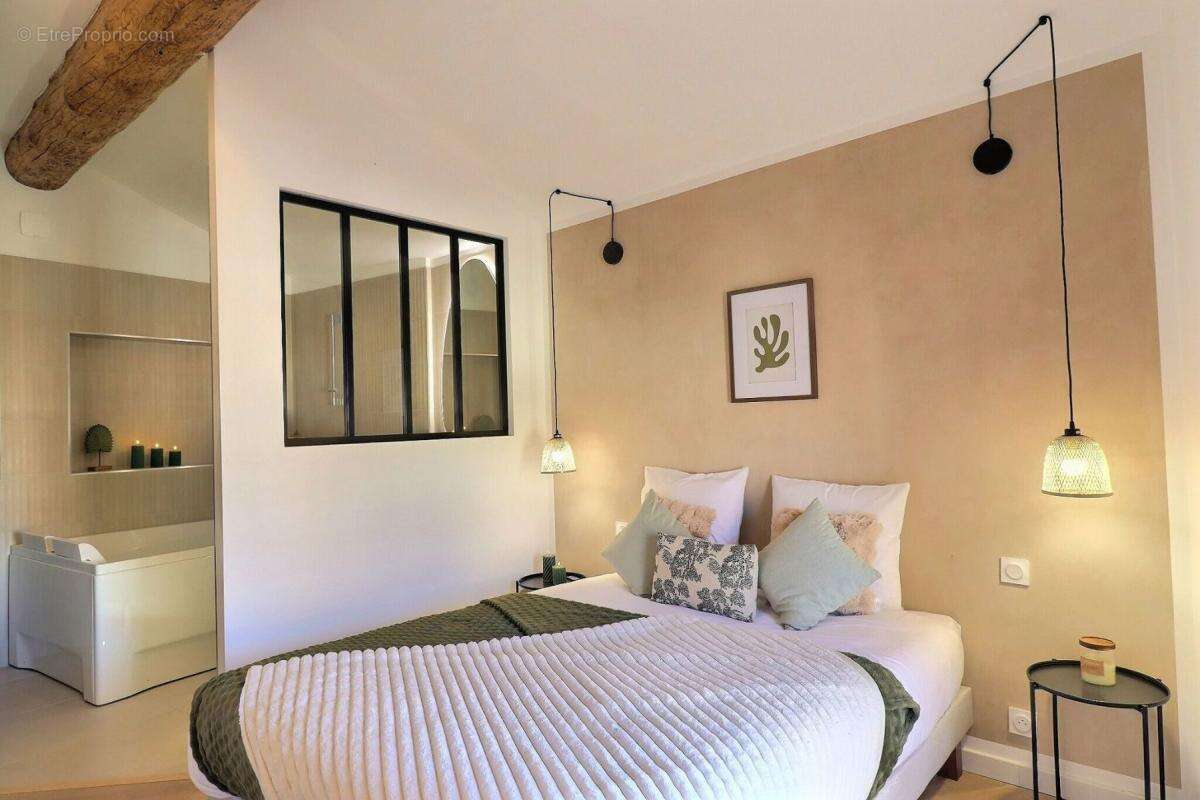 Commerce à VILLENEUVE-DE-LA-RAHO