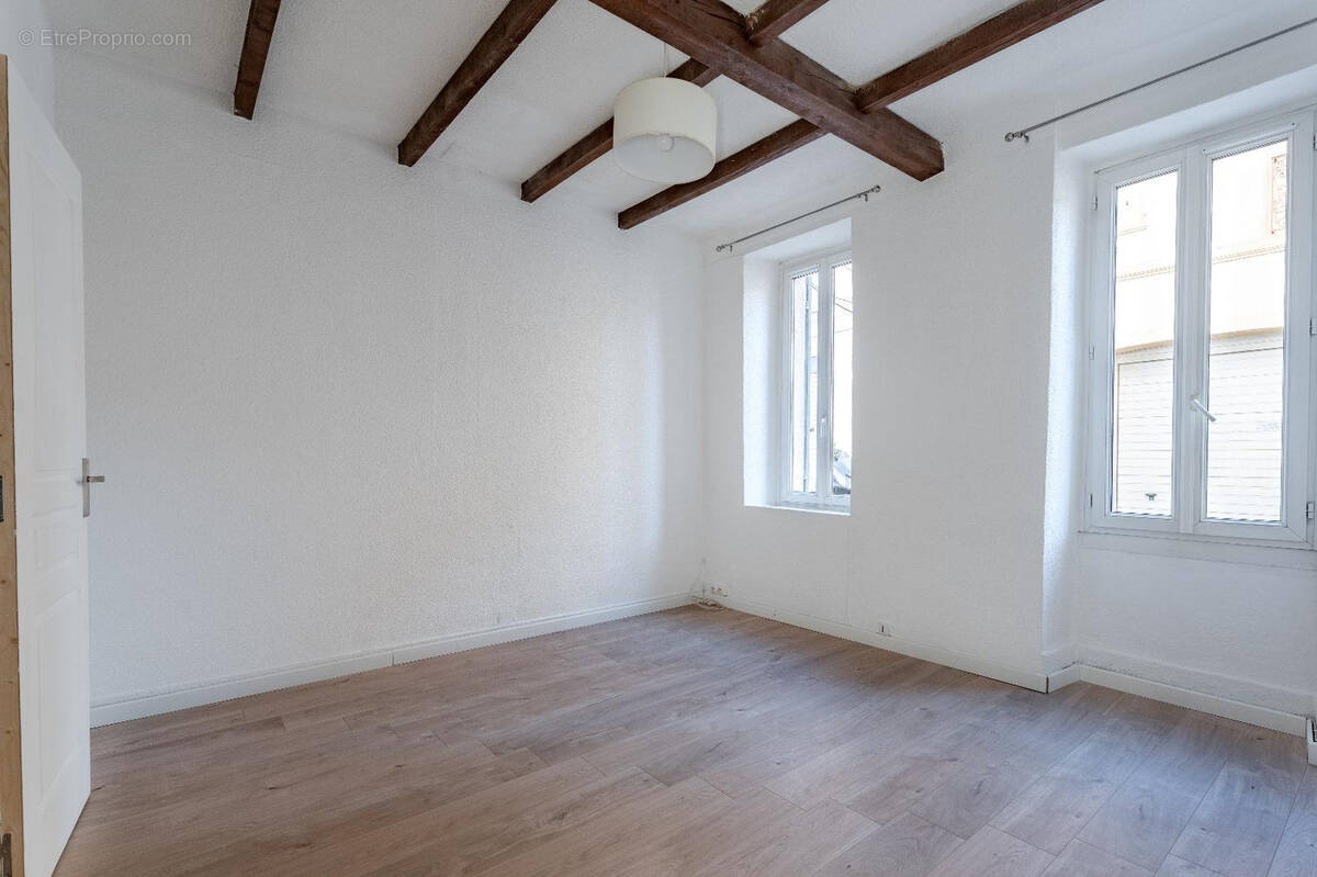 Appartement à MARSEILLE-4E