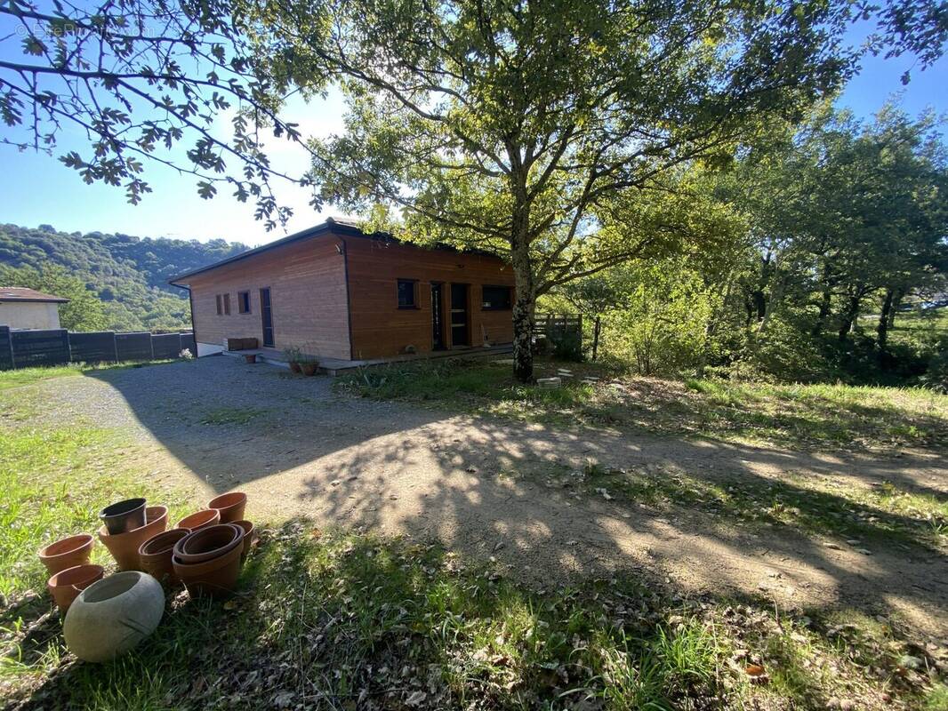 Maison à SAINT-JULIEN-DU-SERRE