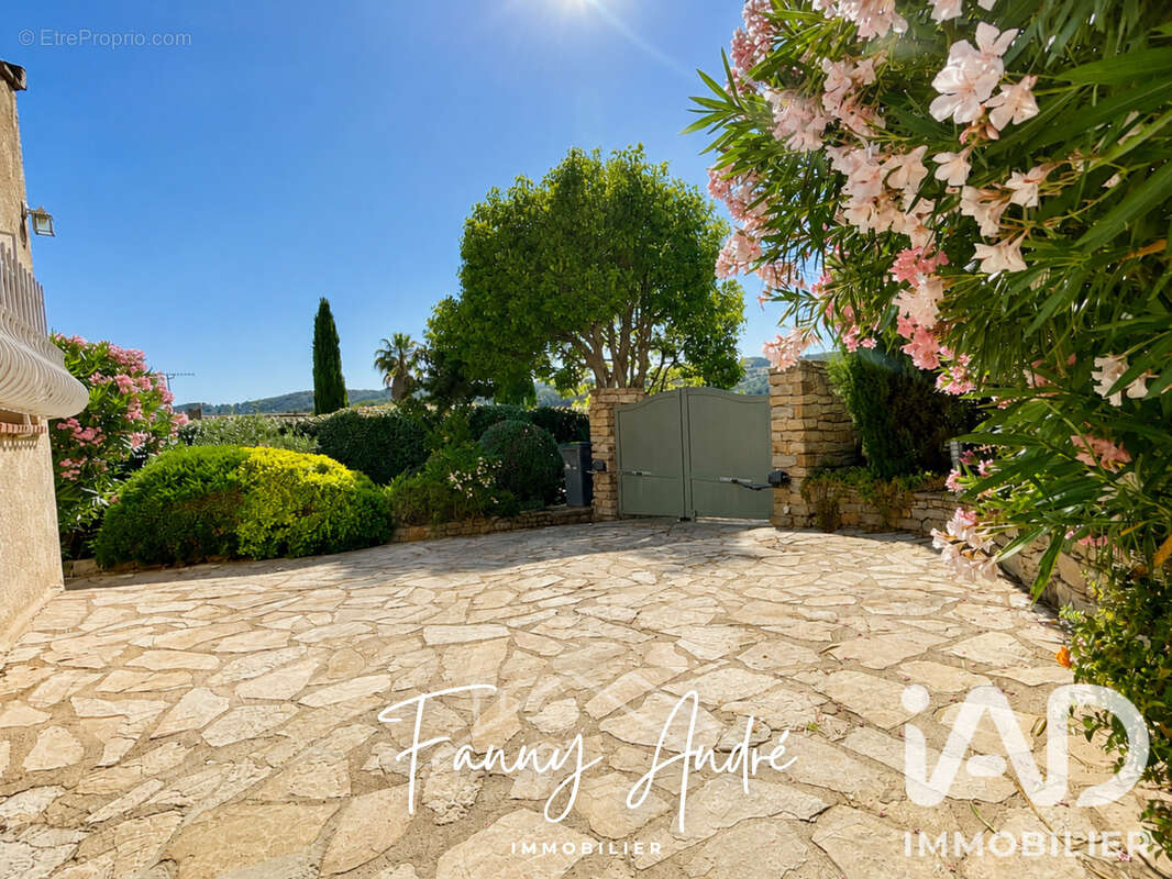 Photo 3 - Maison à LE CASTELLET