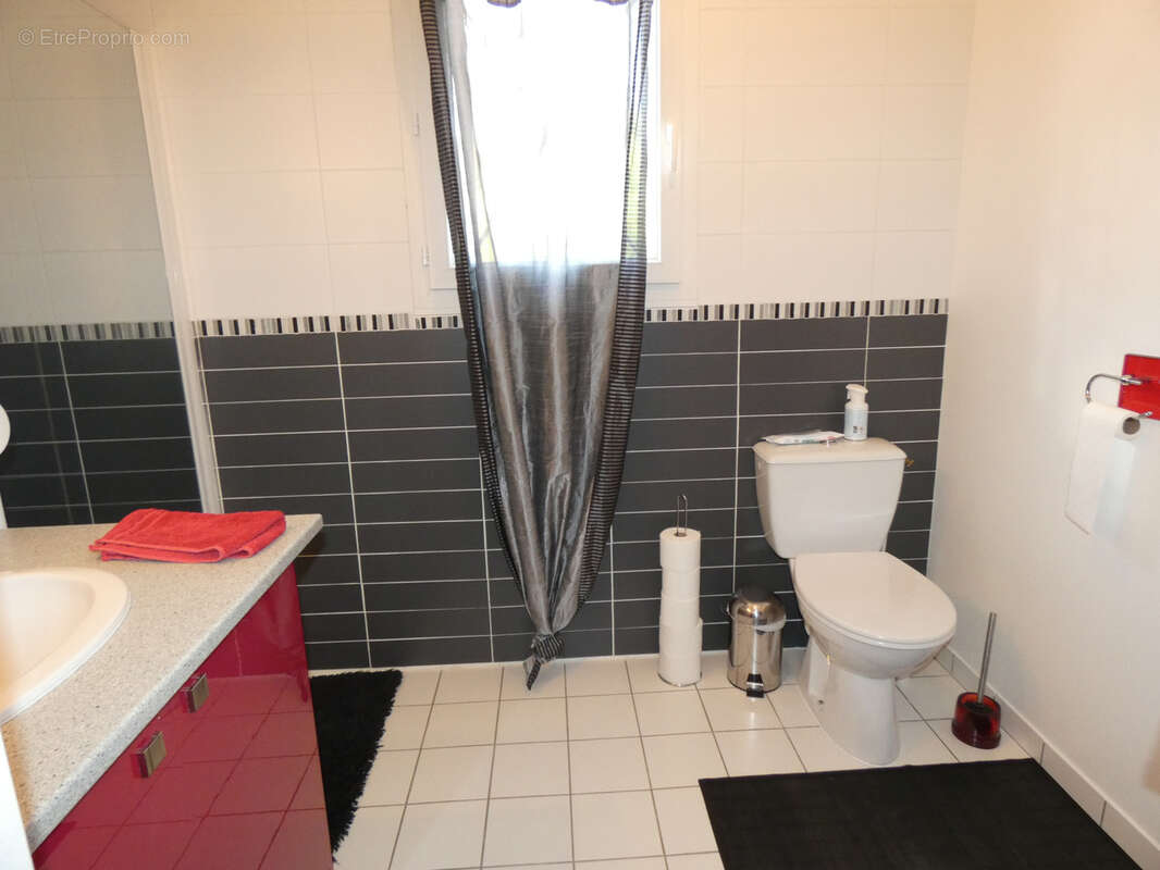 Maison à LARAGNE-MONTEGLIN