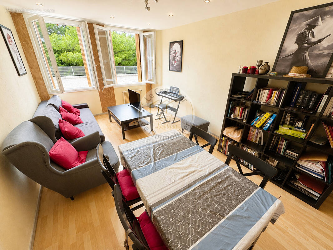 Appartement à MARSEILLE-9E