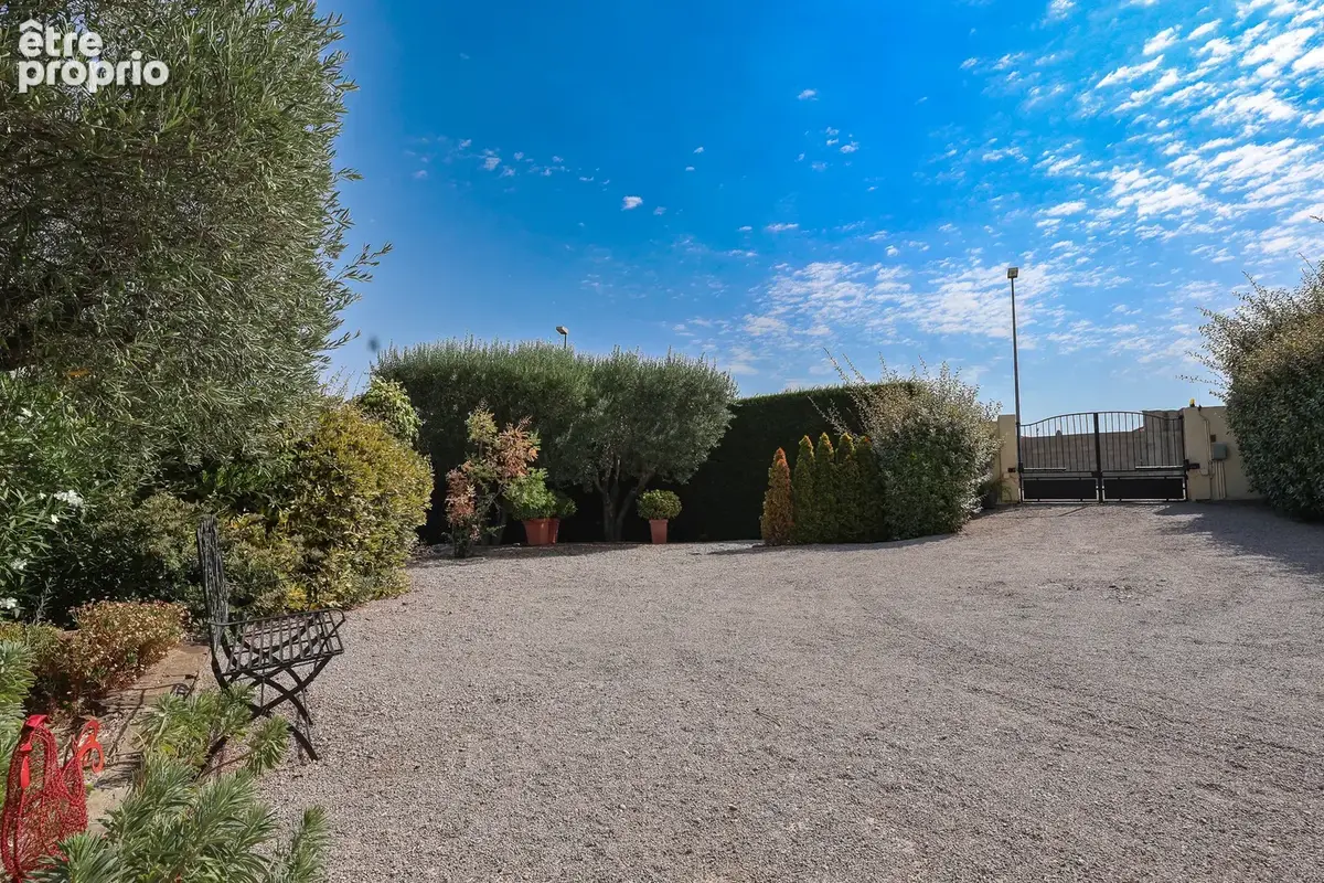 Villa d'exception de 146 m2 avec piscine, sous-sol de 105 m2 et terrain de 1780 m2 sans vis-a-vis - photo 26