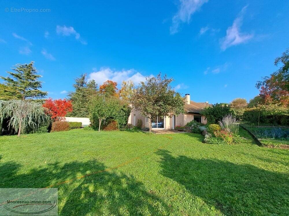 Maison à CHEVAGNY-LES-CHEVRIERES