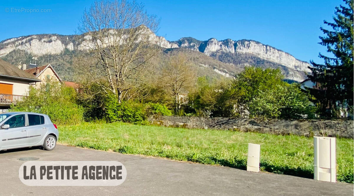 Terrain à SAINT-LAURENT-DU-PONT