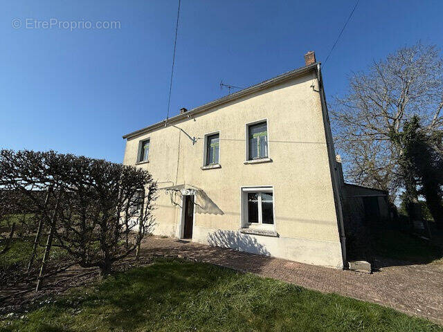 Photo 1 - Maison à LA CHAPELLE-MOUTILS