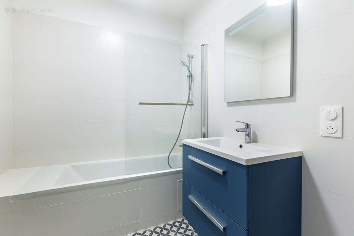 Appartement à COURBEVOIE