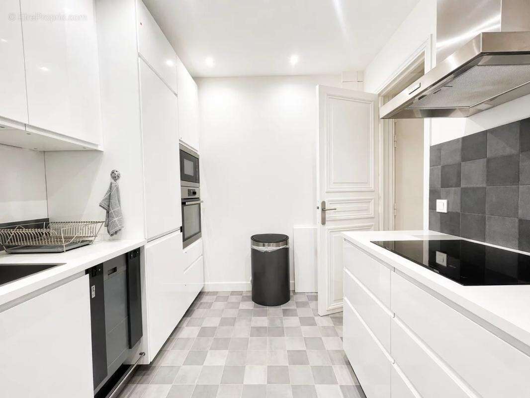 Appartement à PARIS-8E