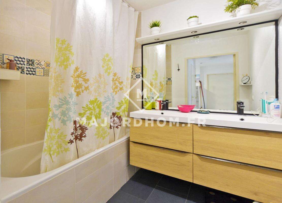 Appartement à MARSEILLE-5E