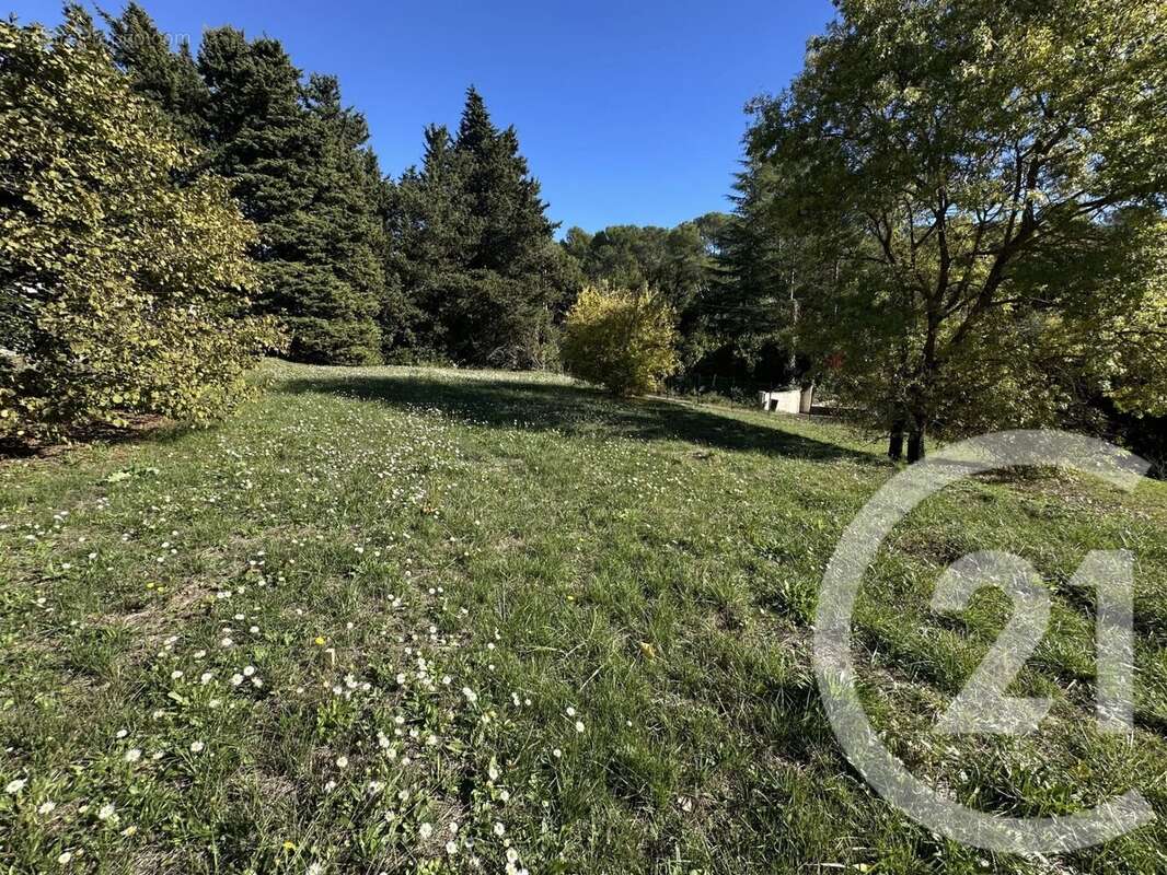 Terrain à MOUGINS