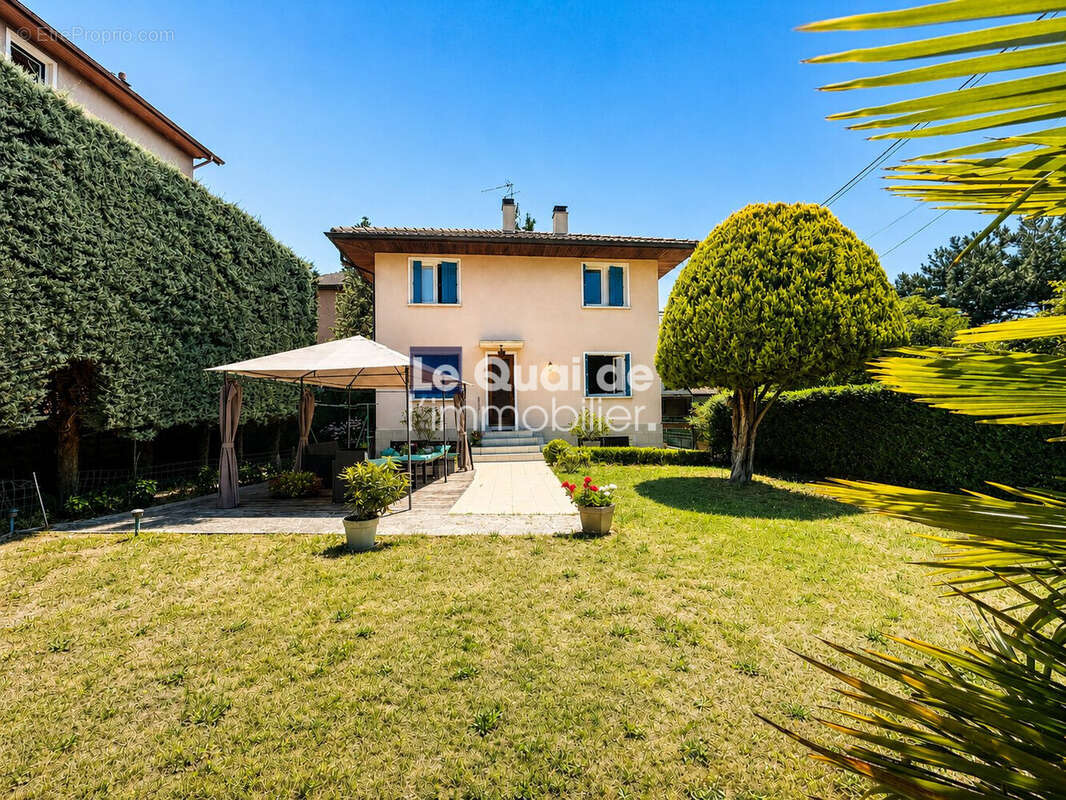 Maison à AMBILLY