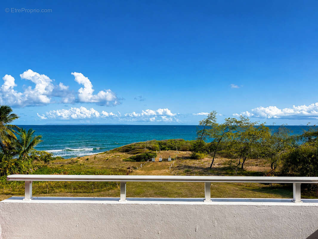 Studio vue mer en première ligne à Sainte-Anne   Dernier étage   Résidence sécurisée avec accès plage - photo 7
