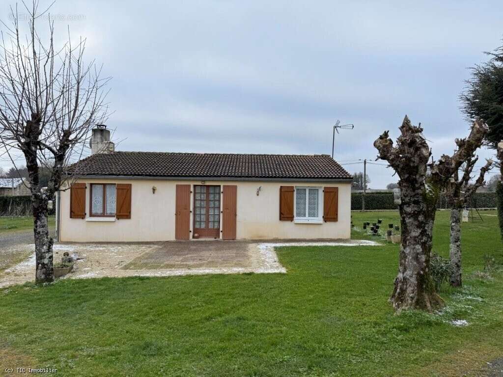 Maison à RUFFEC