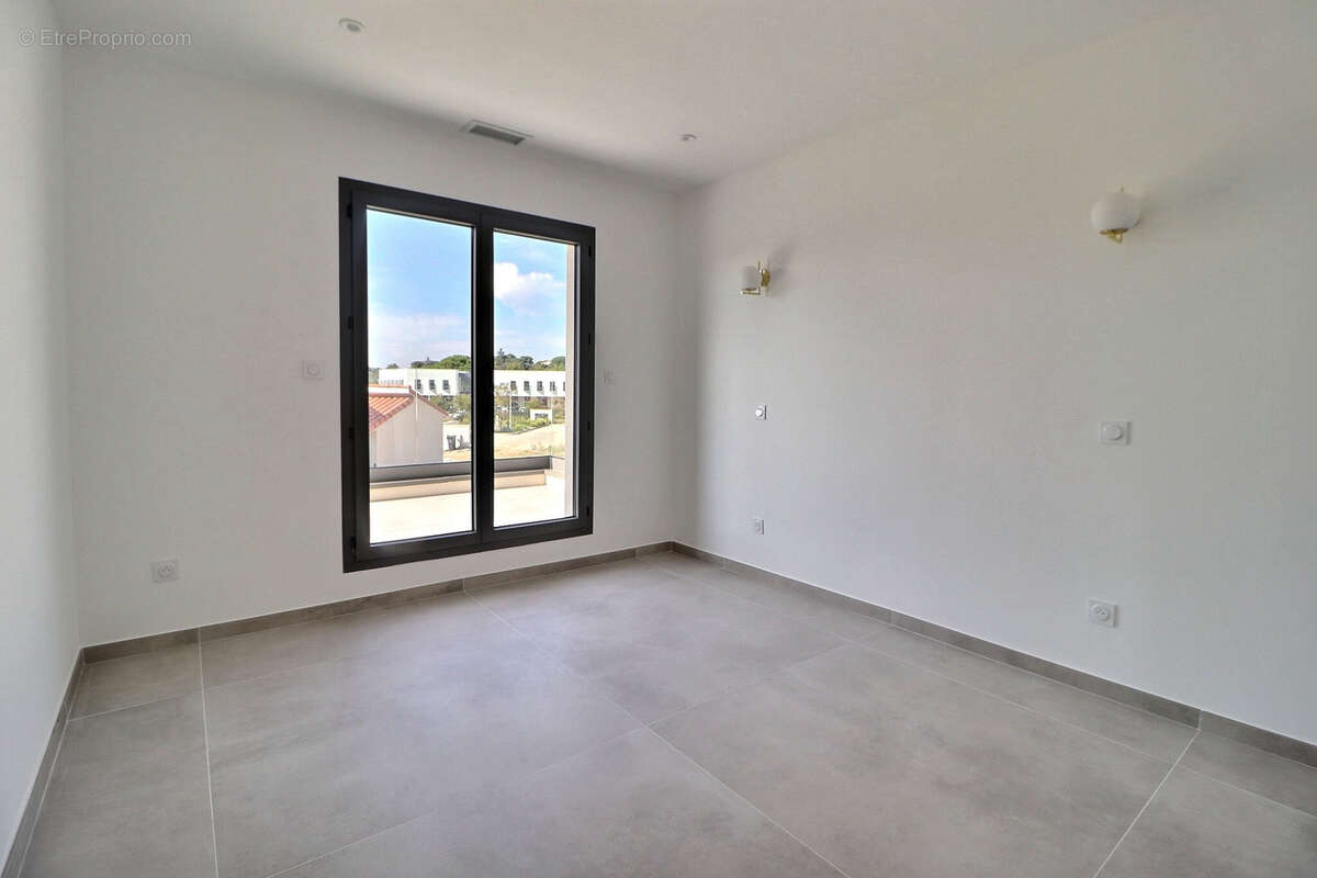 Maison à SAINT-BRES