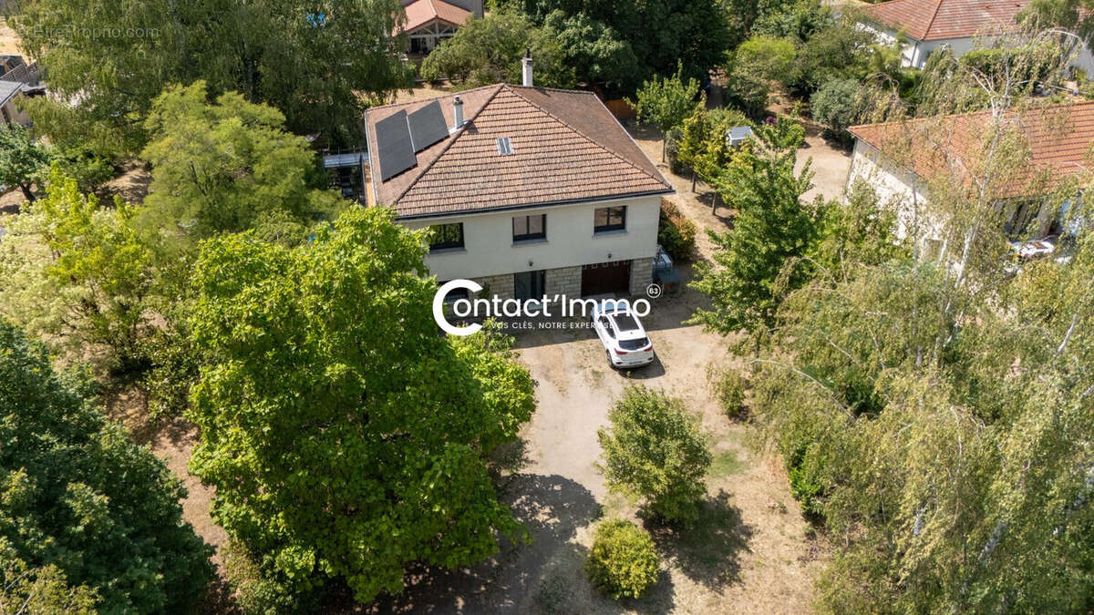 Maison 179 m² à Lezoux  - photo 2
