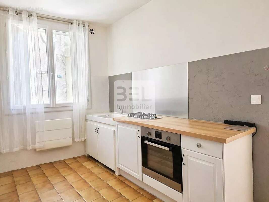 Appartement à LAUDUN-L'ARDOISE