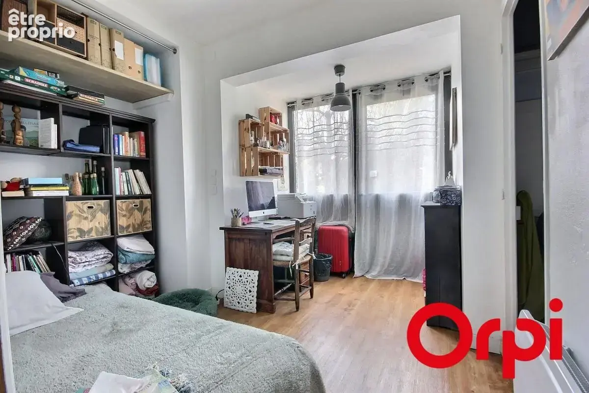 VILLA T6 (T4 + T2) sur 2700m² de terrain - Marseille 12ème - photo 8