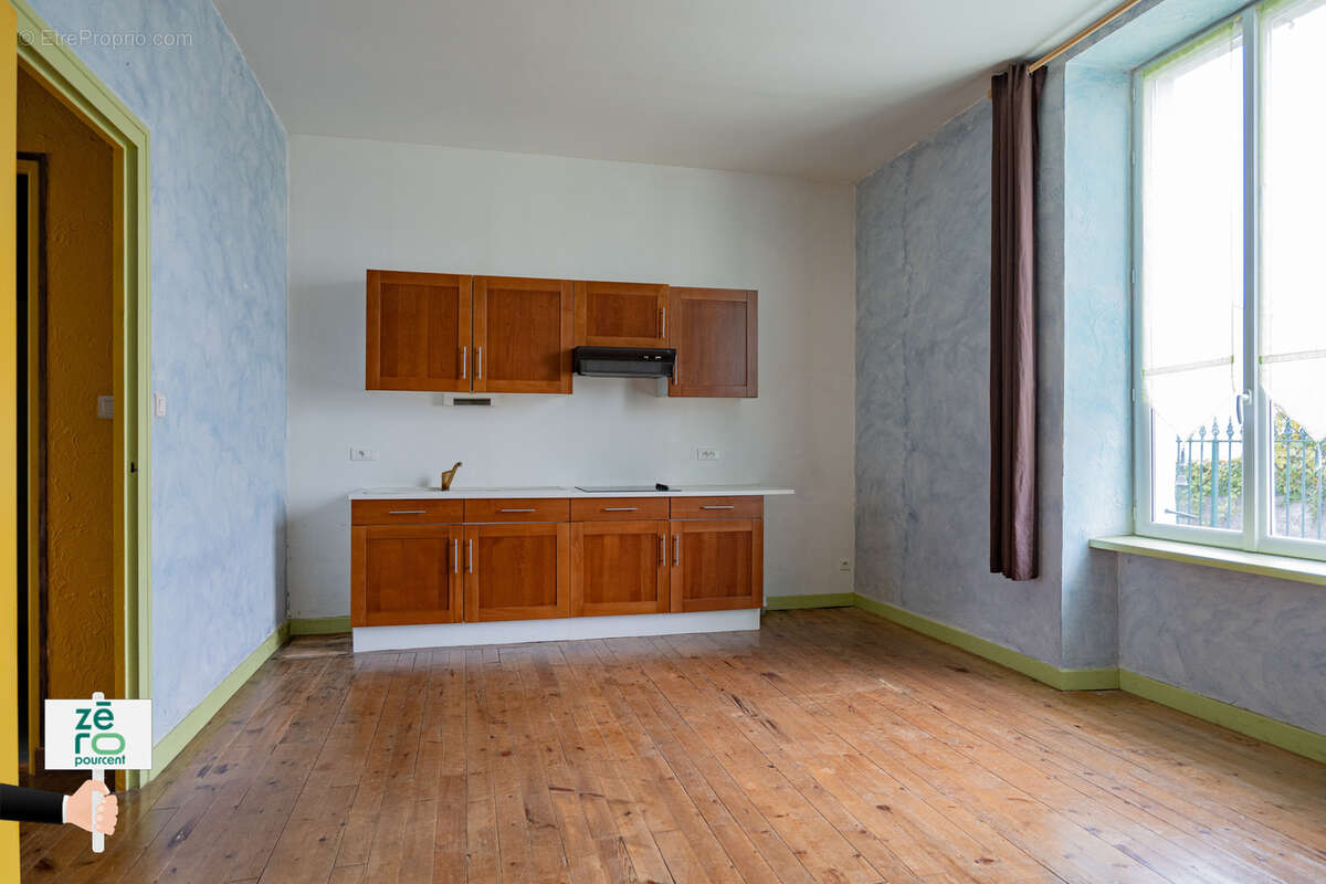 Maison à CHAMPAGNE-LES-MARAIS