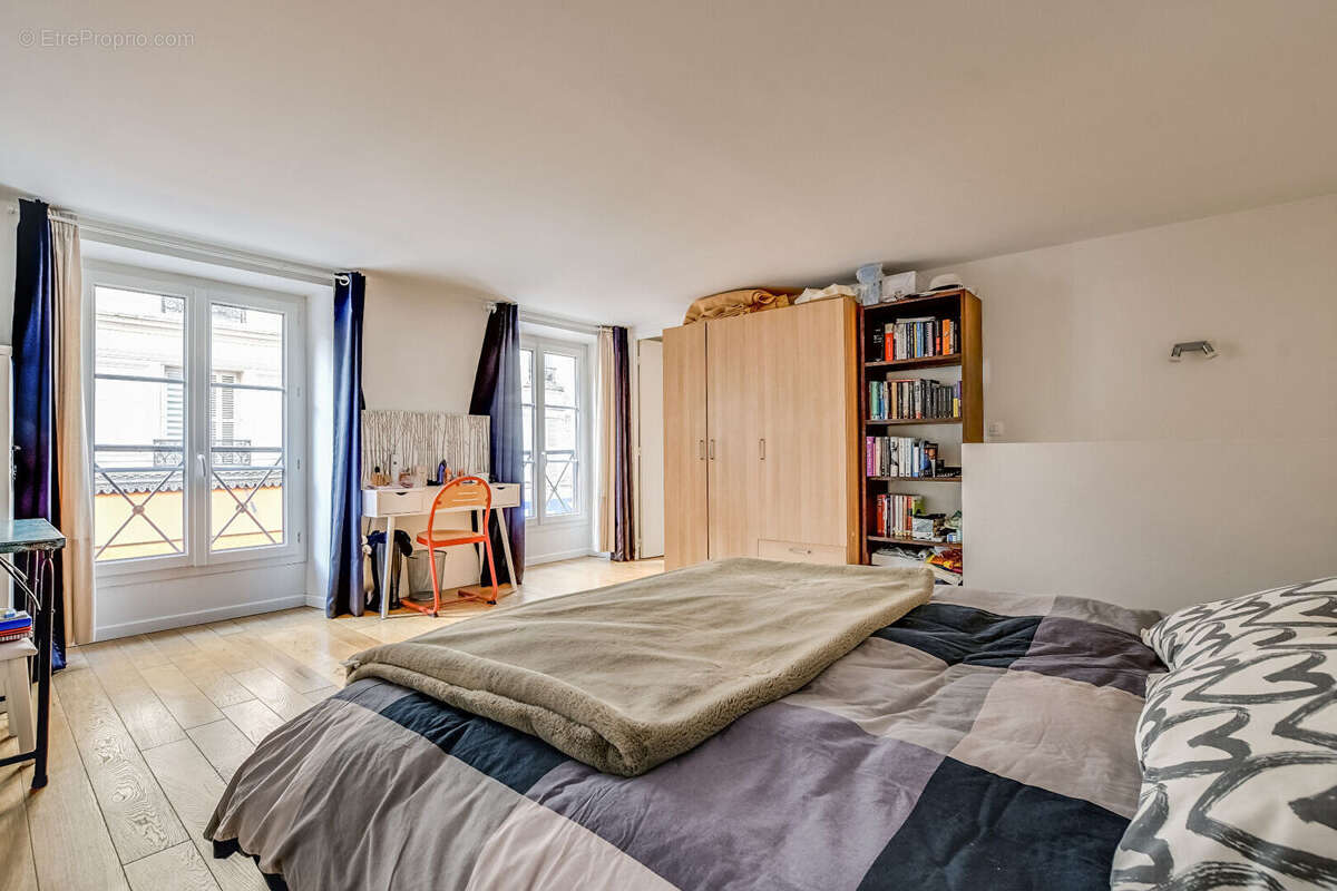 Appartement à PARIS-10E