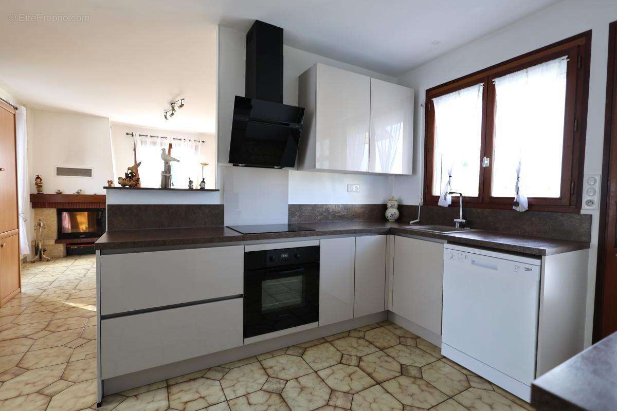 Commerce à SAINT-GEORGES-DE-DIDONNE