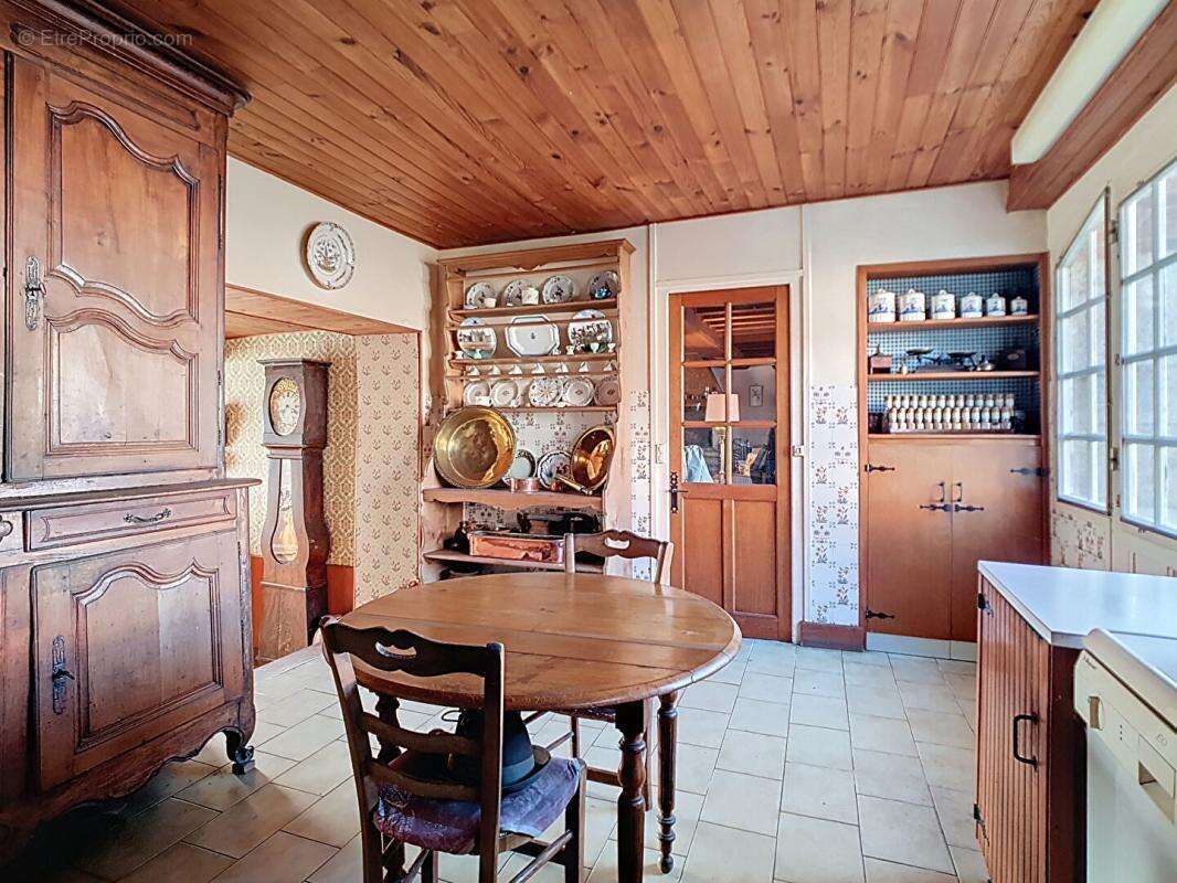 Maison à LA ROCHE-EN-BRENIL