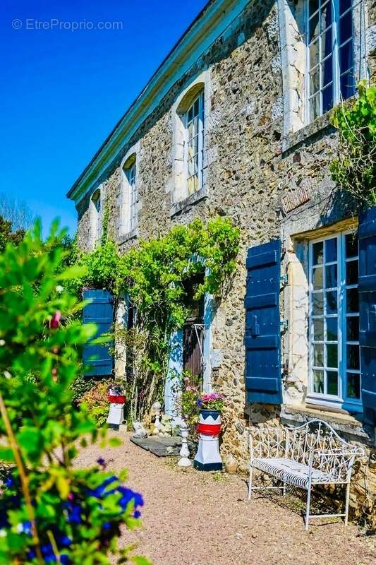 À VENDRE MAYENNE – Manoir d’exception du XIIIe siècle sur 3 hectares – Gîte ou demeure familiale de charme - photo 20