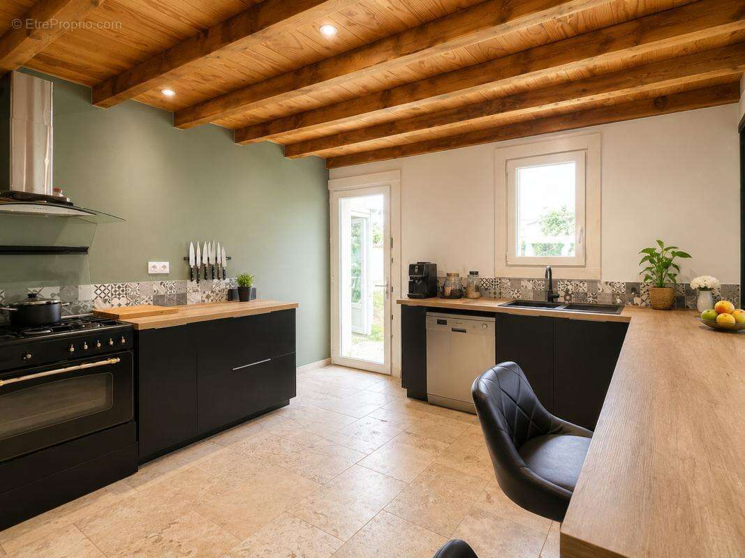 Maison 227 m² à Saint-Vaize  - photo 9