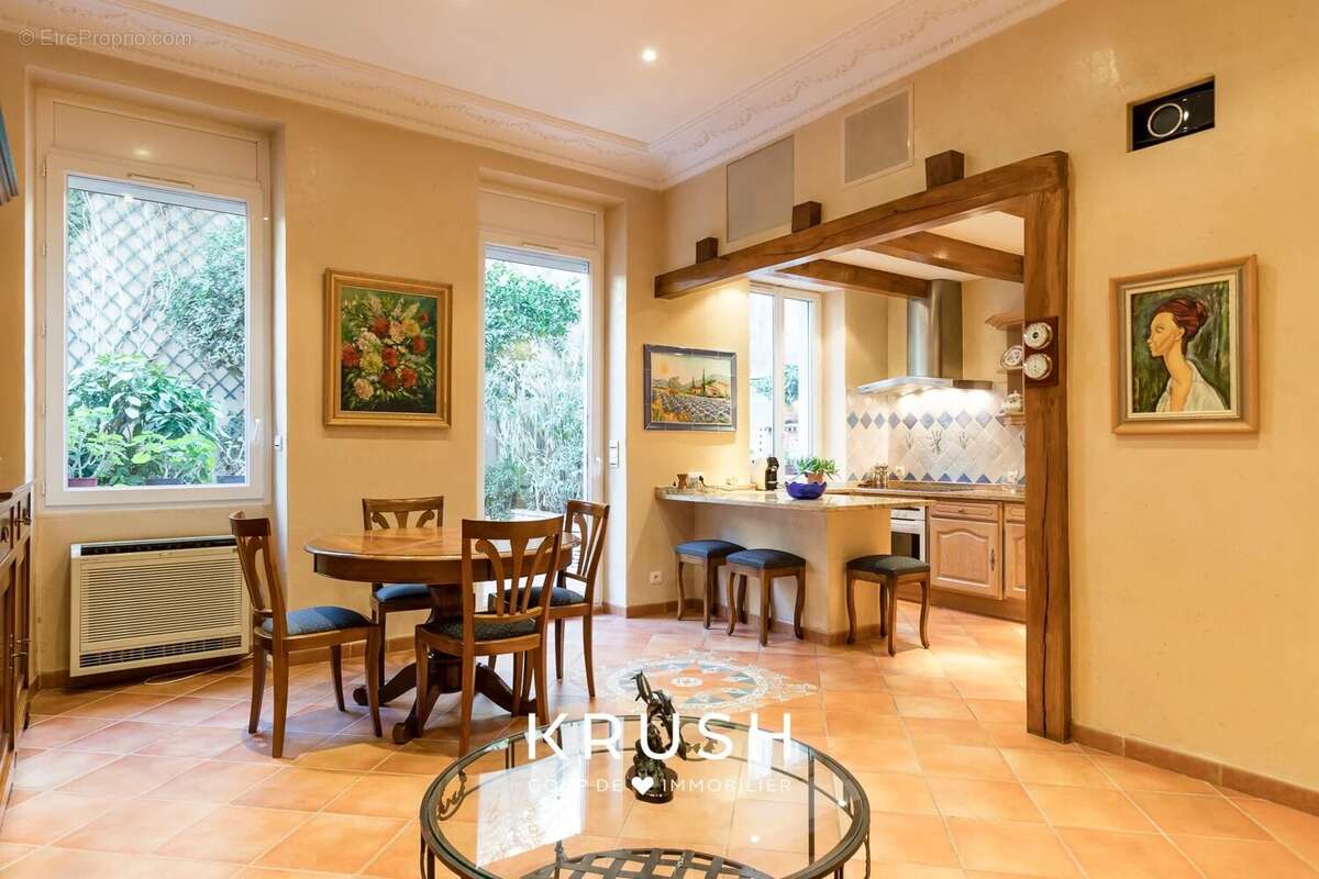 Appartement à MARSEILLE-1E