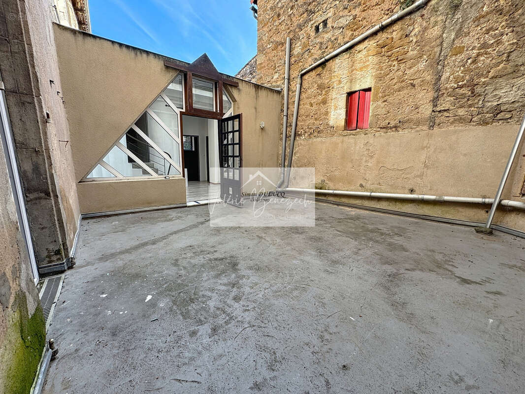 Appartement lumineux de 140 m2 avec patio au coeur de Saint-Affrique - photo 11