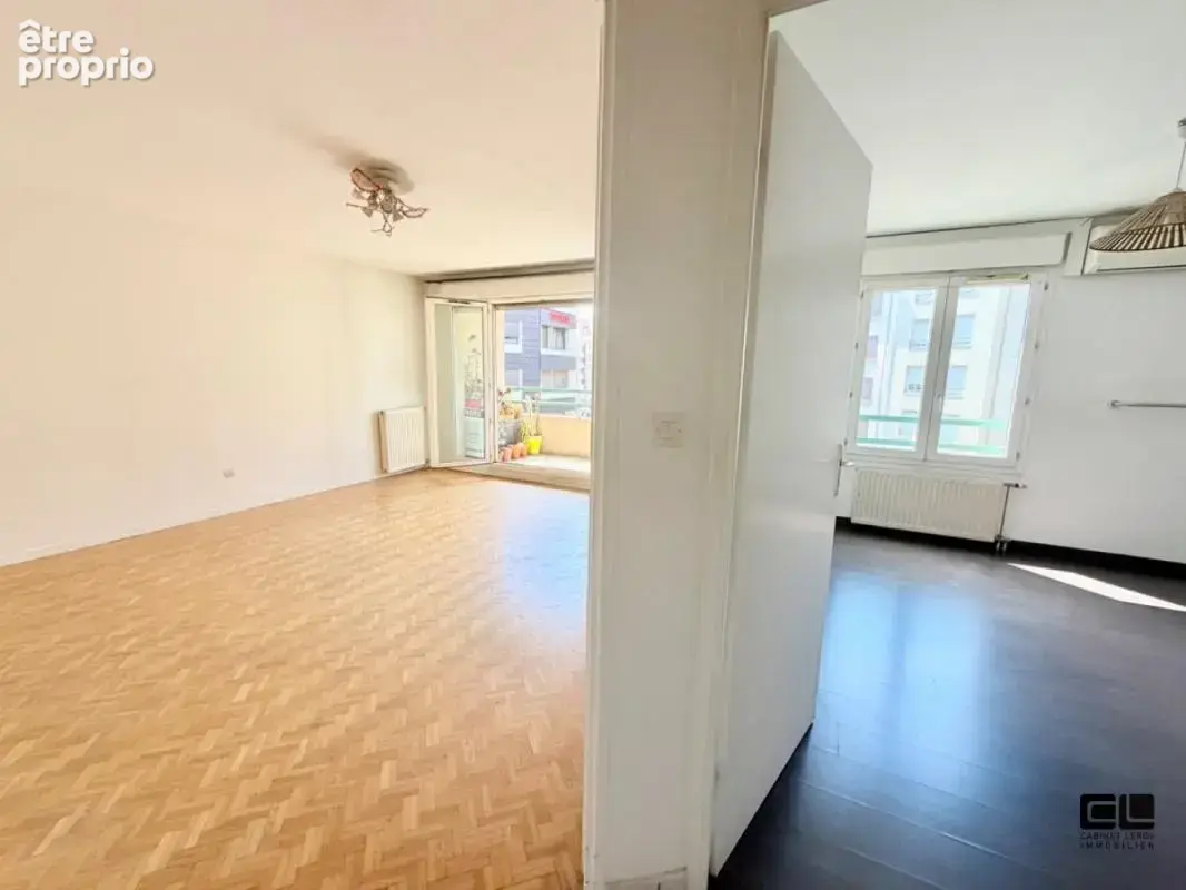 T2 52m² avec balcon  avenue lacassagne proche place sainte anne - photo 9