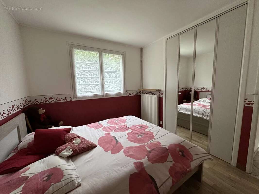 Maison à LE MESNIL-SAINT-DENIS