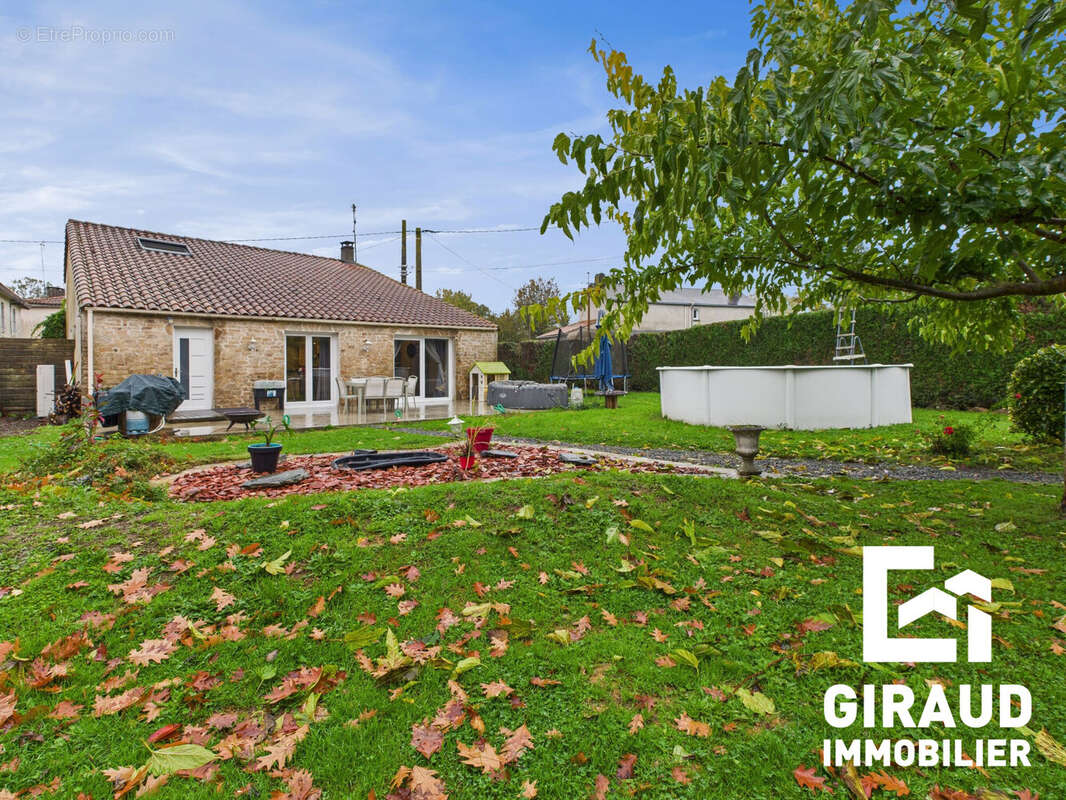 Maison 131 m² à Antigny  - photo 2