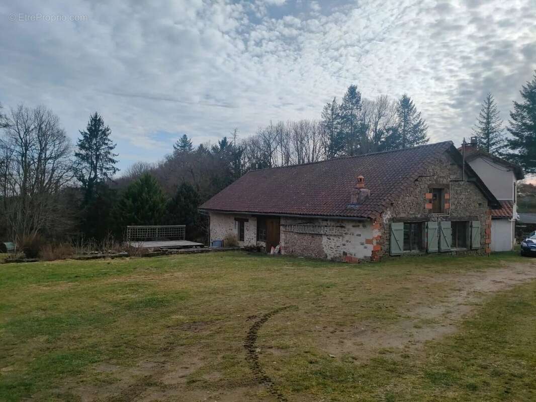 Maison à LA CHAPELLE-MONTBRANDEIX