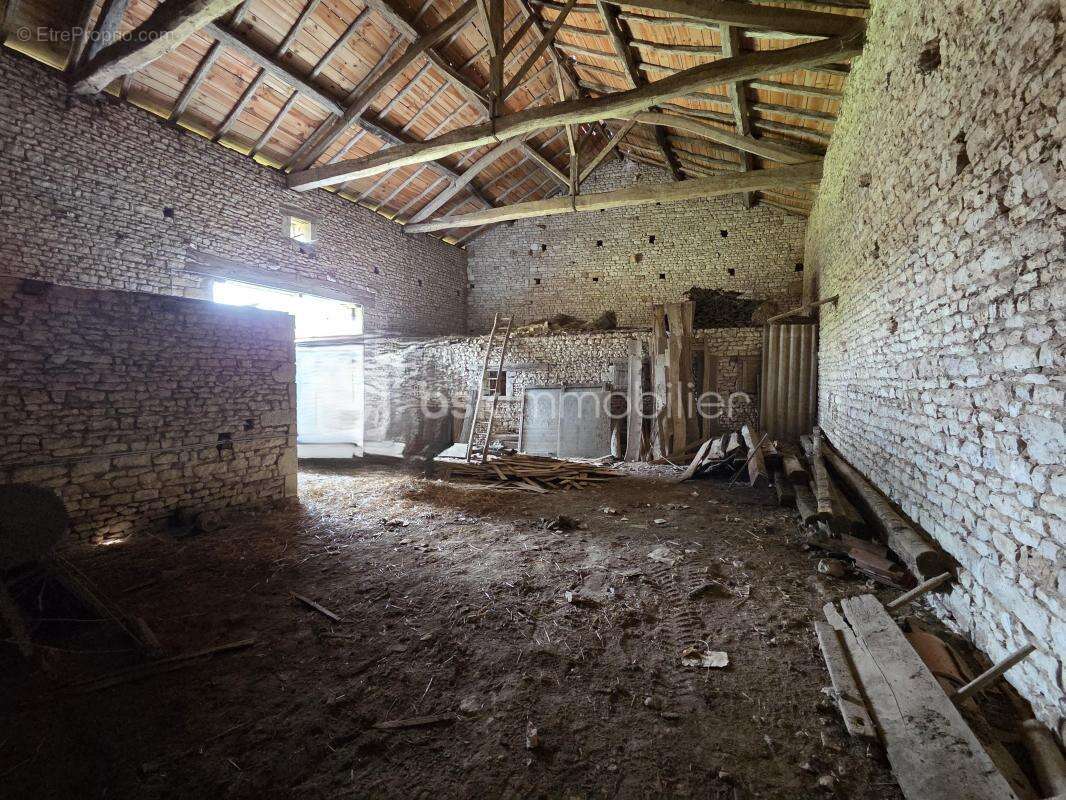Maison à LIMALONGES
