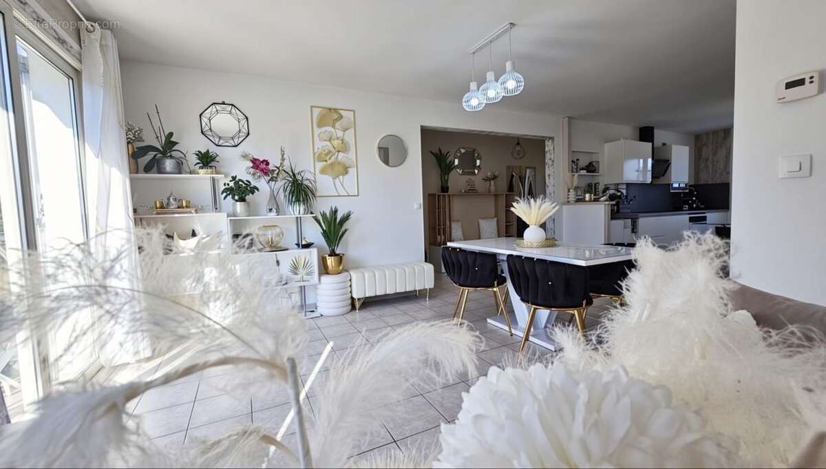Noyant centre – Plain-pied 3 chambres, jardin sans vis-à-vis et garage de 35 m² - photo 10