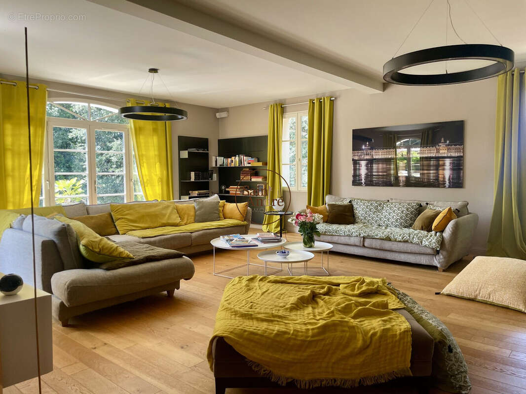 Maison à SAINT-YRIEIX-SUR-CHARENTE