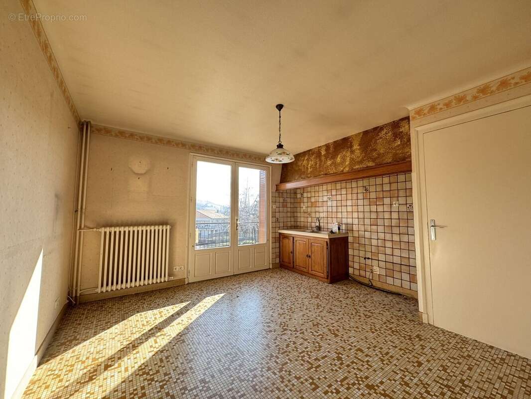 Appartement à SAINT-PRIEST-EN-JAREZ