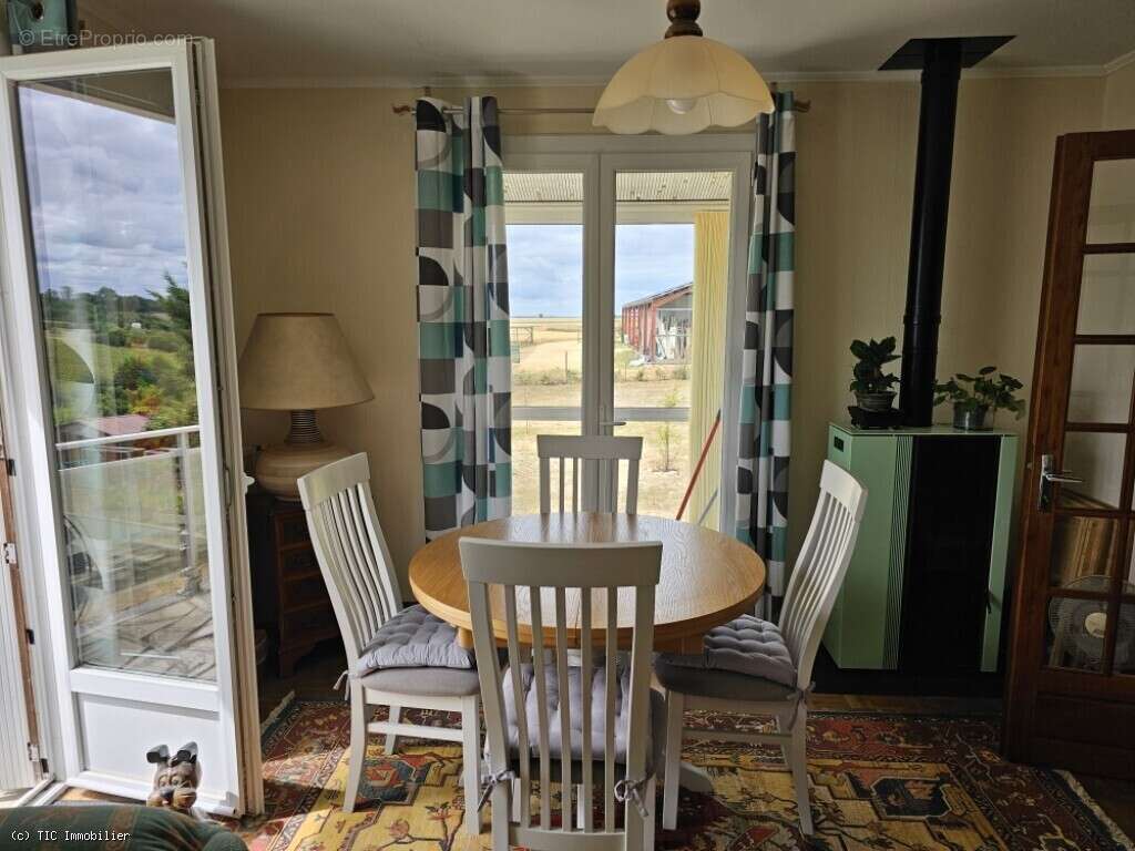Maison à AUNAC