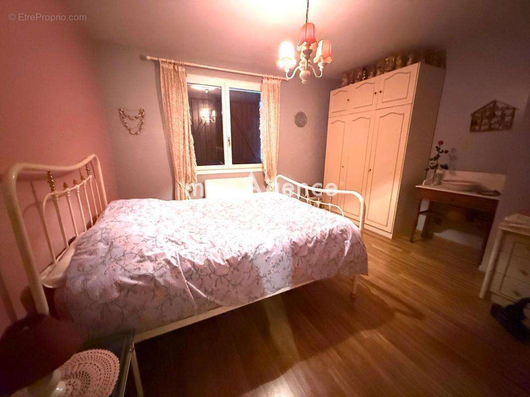 Maison à VILLENEUVE-SUR-YONNE